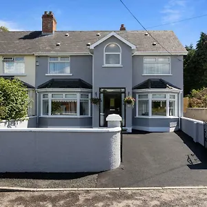 Holiday home Chestnut House, Beautiful, Spacious & Comfortable, Belfast